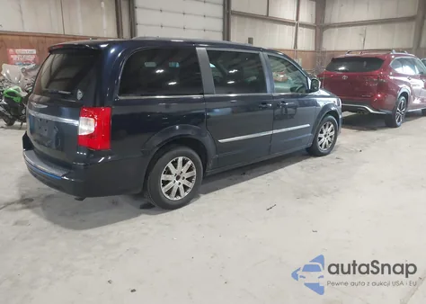 2011 Chrysler Town & Country Touring-L z USA, uszkodzony, nr VIN 2A4RR8DG6BR739802